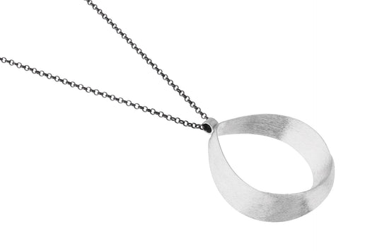 Silver Oxi Ribbon Necklace